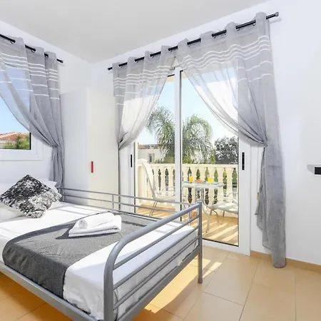 Nissi Gardens Ajía Nápa